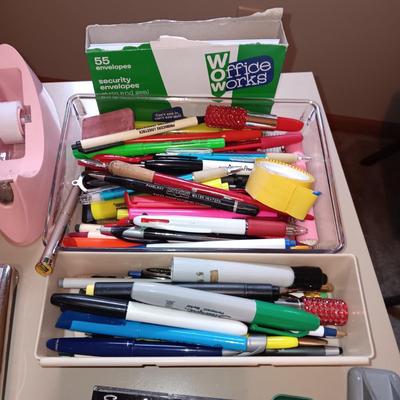 PAPER SHREDDER AND AN ASSORTMENT OF OFFICE SUPPLIES