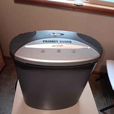 PAPER SHREDDER AND AN ASSORTMENT OF OFFICE SUPPLIES