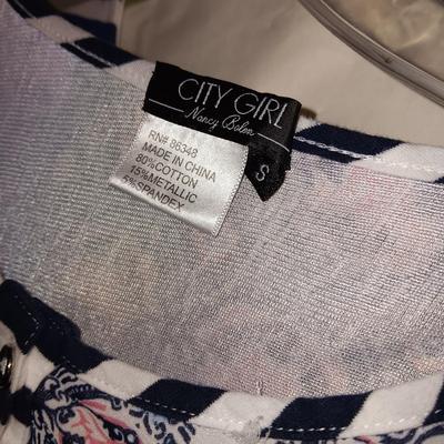 LADIES CASUAL CLOTHES FROM TALBOTS, CHICOS, COLDWATER CREEK, ETC (MEDIUM & 6-8 PANTS)