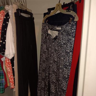 LADIES CASUAL CLOTHES FROM TALBOTS, CHICOS, COLDWATER CREEK, ETC (MEDIUM & 6-8 PANTS)
