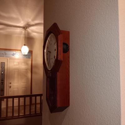 SEIKO WESTMINSTER WHITTINGTON PENDULUM CHIMING WALL CLOCK PLUS A FRAMED PICTURE