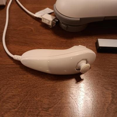 Wii GAMING SYSTEM WITH EXTRAS