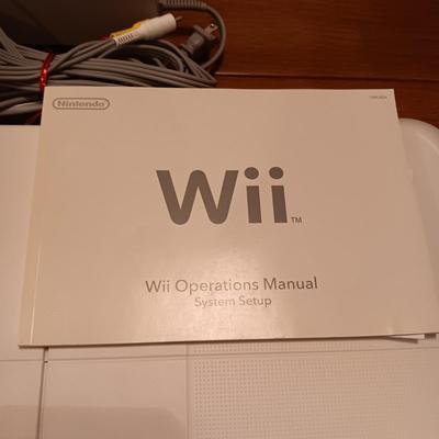 Wii GAMING SYSTEM WITH EXTRAS