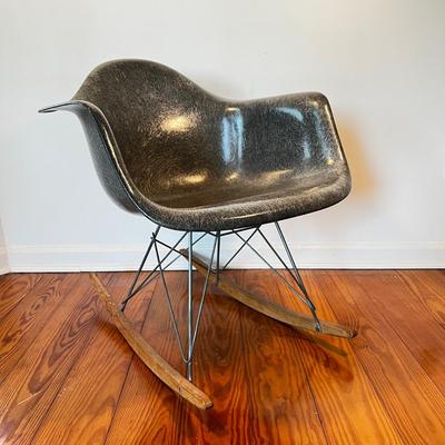 Sale Photo Thumbnail #2: Chair is in good condition.
Measures 27.5"H x 24.5"W x 25"D, seat height 15.5" x seat depth 18.5"