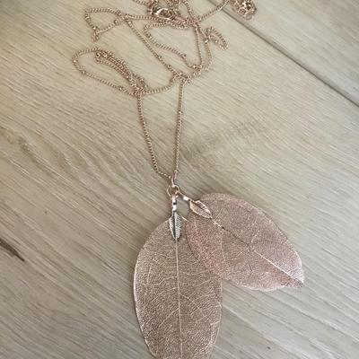 Very nice cute silver and rose gold toned leaf necklace