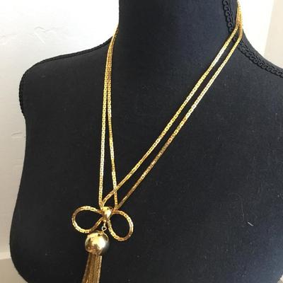 Rare unique 1950s to 1960s gold toned snake chain bowl tassel statement necklace in excellent condition