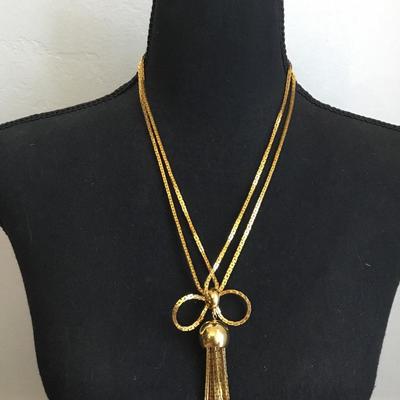 Rare unique 1950s to 1960s gold toned snake chain bowl tassel statement necklace in excellent condition