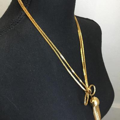 Rare unique 1950s to 1960s gold toned snake chain bowl tassel statement necklace in excellent condition