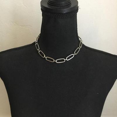 Very nice silver toned, chain-link collar necklace