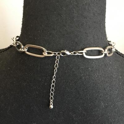 Very nice silver toned, chain-link collar necklace