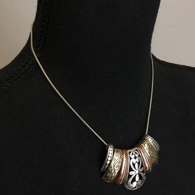 Very nice multicolored fashion necklace
