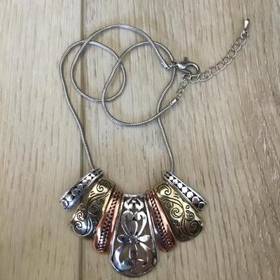 Very nice multicolored fashion necklace
