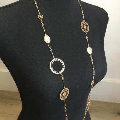 Beautiful very nice gold toned fashion necklace