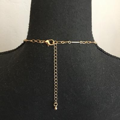 Beautiful very nice gold toned fashion necklace