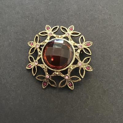 Vintage brush, gold tone, brooch