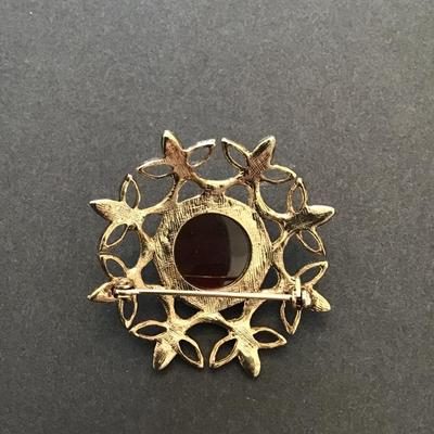 Vintage brush, gold tone, brooch