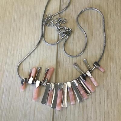 Very nice fashion Silvertone necklace