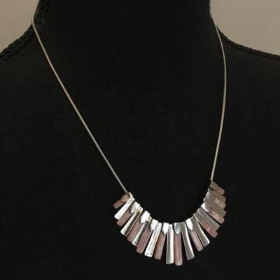 Very nice fashion Silvertone necklace