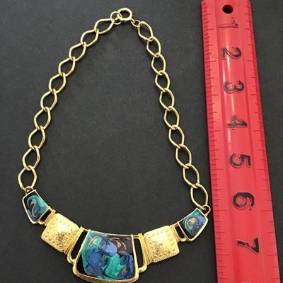 Beautiful Vintage gold tone, choker style necklace with enamel