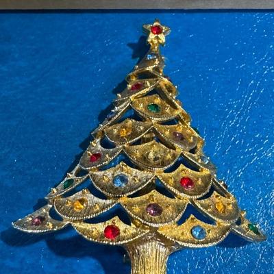 J.J. (Jonette Jewelry) Christmas Tree Brooch Pin.