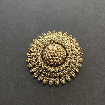Sale Photo Thumbnail #30: Beautiful vintage 1950s Weiss Brooch, gold starburst diamanté pave please see attached photos