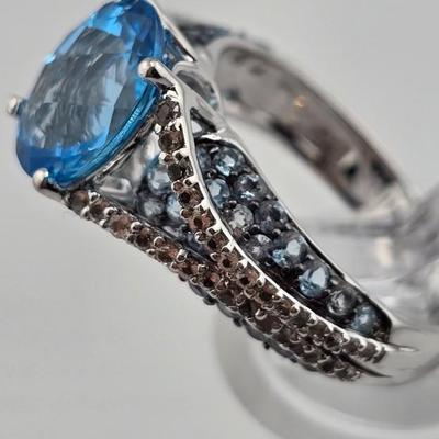 Lot 14: Stunning 925 Silver Ring / Size 7 / 4g