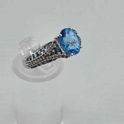 Lot 14: Stunning 925 Silver Ring / Size 7 / 4g