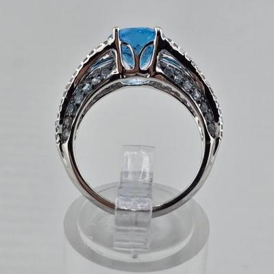 Lot 14: Stunning 925 Silver Ring / Size 7 / 4g