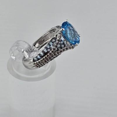 Lot 14: Stunning 925 Silver Ring / Size 7 / 4g