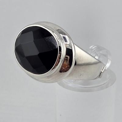 Lot 15: 925 Silver - Black Onyx Ring / Size 6.5 / 9g