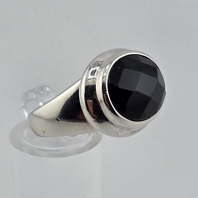 Lot 15: 925 Silver - Black Onyx Ring / Size 6.5 / 9g