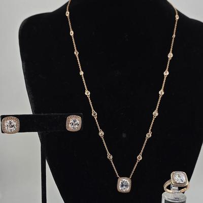 Lot 16: 925 Silver Necklace, Ring and Earring Set - 19g