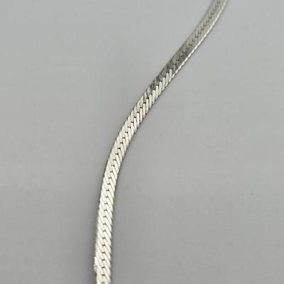 Lot 17: 925 Silver 23" Herringbone Necklace / 8g