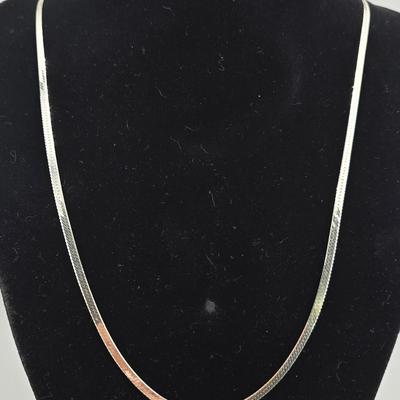 Lot 17: 925 Silver 23" Herringbone Necklace / 8g