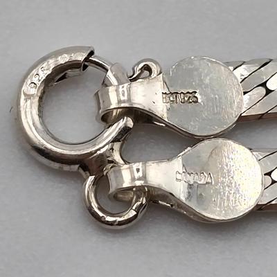Lot 17: 925 Silver 23" Herringbone Necklace / 8g