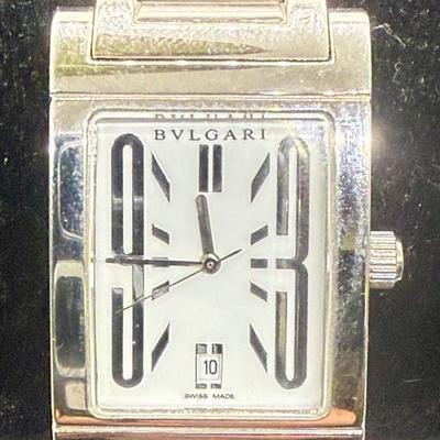 Sale Photo Thumbnail #301: Styled to look like the Bulgaria RT45S (model 17181).  Not running, most likely needs a new battery