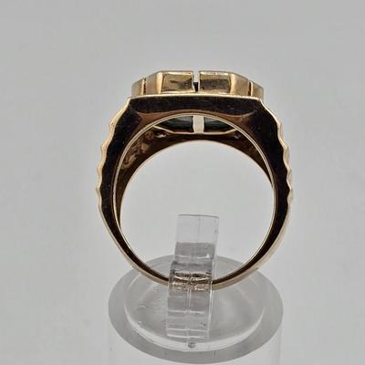 Lot 21: 10k Gold Micro-Mosaic Ring with Diamond Trim - 10g / Size 7