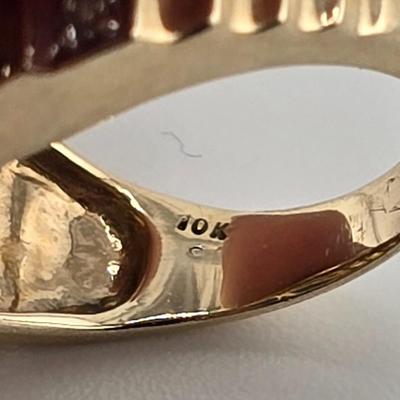 Lot 21: 10k Gold Micro-Mosaic Ring with Diamond Trim - 10g / Size 7