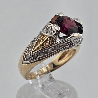 Lot 25: 14k Gold Ring with Garnet Center Stone and Diamond Accent Stones / Size 6.5 / 8g