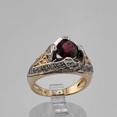 Lot 25: 14k Gold Ring with Garnet Center Stone and Diamond Accent Stones / Size 6.5 / 8g