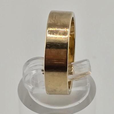 Lot 29: 14k Gold Wedding Band / Size 7.5 / 5g