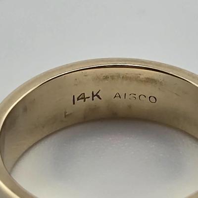Lot 29: 14k Gold Wedding Band / Size 7.5 / 5g
