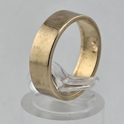 Lot 29: 14k Gold Wedding Band / Size 7.5 / 5g
