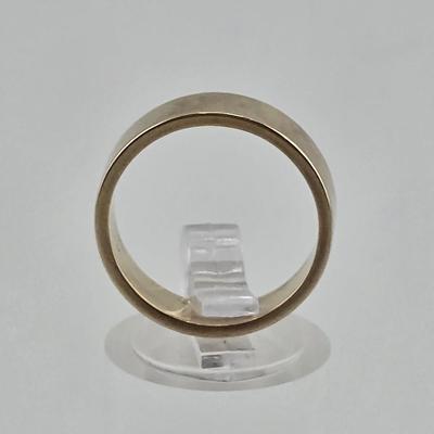 Lot 29: 14k Gold Wedding Band / Size 7.5 / 5g