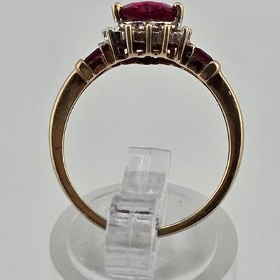 Lot 32: 10k Gold Ring with Heart Shaped Stone - 2g / Size 6.5