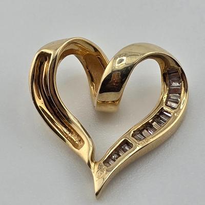 Lot 43: 14k Gold Heart Shaped Pendant with Baguette Diamonds / 1g