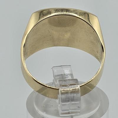 Lot 44: 14k Gold Ring with Black Onyx Stone & Round Diamond / Size 8 / 4g