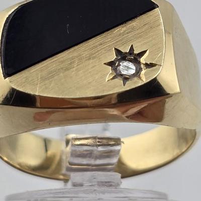 Lot 44: 14k Gold Ring with Black Onyx Stone & Round Diamond / Size 8 / 4g