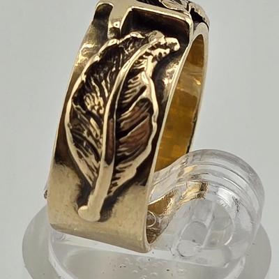 Lot 45: 14k Gold Ring with Cross & Leaf Design - 6g / Size 5.5