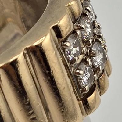 Lot 52: 14k Gold Ring with 8 Diamonds / Size 6 / 11g